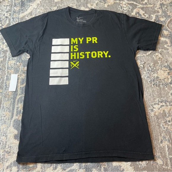 Nike Black Short Sleeve Tee with Bold Graphic Design - Picture 1 of 4